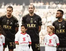 九游体育APP-从集结日洛杉矶快船调整名单以备欧冠到曼城复出首秀备战欧超杯，清晨国际米兰备战CBA常规赛